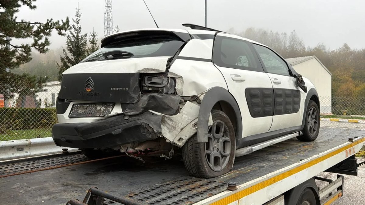Anadolu Otoyolu Bolu Dağı Tüneli geçişinde tırın çarpması sonucu takla atan otomobil